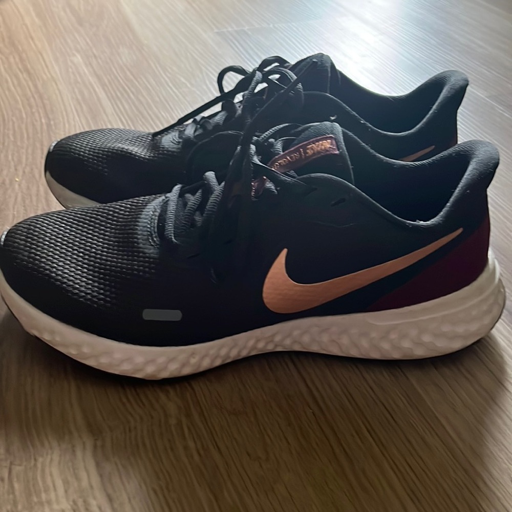 Like new Nike Revolution Size 8